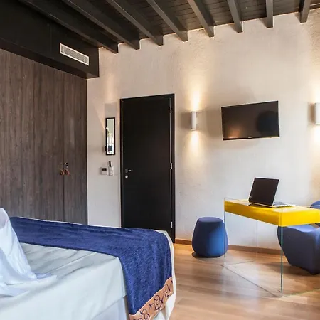 Allegory Boutique Hotelli 4*